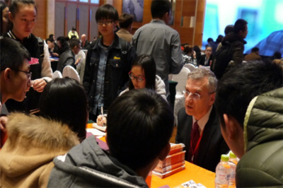 达利通留学教育 专业引领，助力学子开启海外求学新篇章